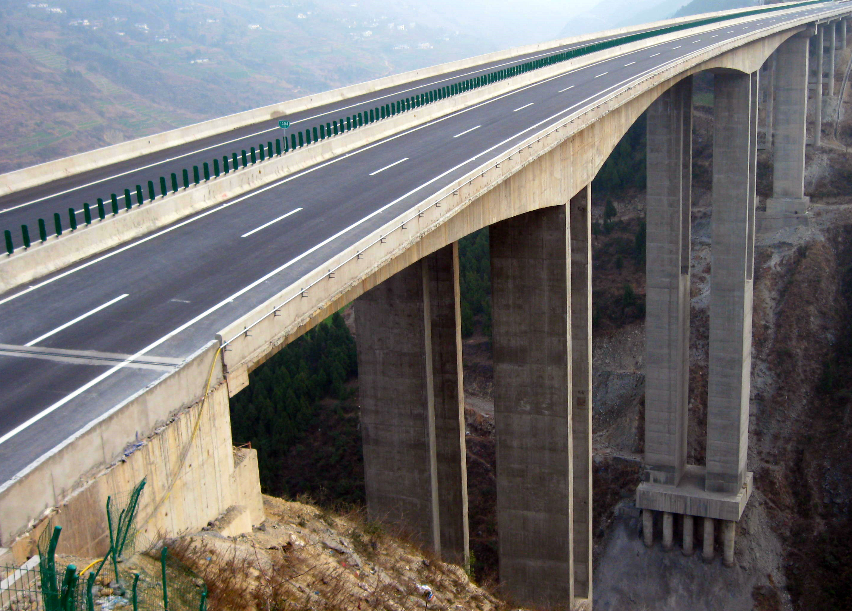 重慶巫奉高速公路項(xiàng)目椒子坪大橋.jpg